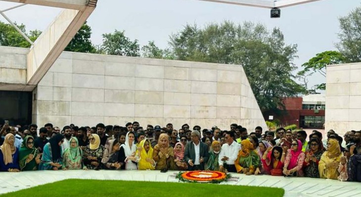 শহীদ জিয়া ও খালেদা জিয়ার সমাধিতে বিএনপি’র সংরক্ষিত আসনের এমপিদের শ্রদ্ধা